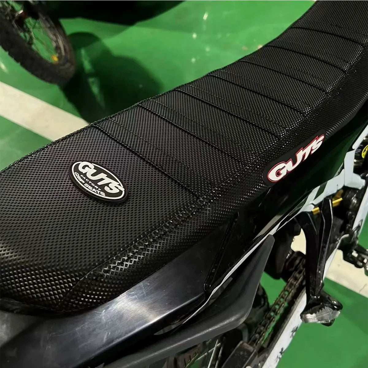 Guts Ultra Bee seat cover